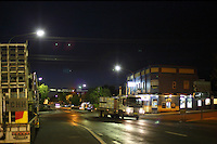 In the middle of the night, Frank Malfroy's truck crosses the sleeping town of Cowra. At night, during the transhumance, the biggest risk for the beekeepers is an accident with a kangaroo.///En pleine nuit, le camion de Franck Malfroy traverse la petite ville endormie de Cowra. La nuit, pendant les transhumances, le plus grand danger pour les apiculteurs est l’accident avec un kangourou.